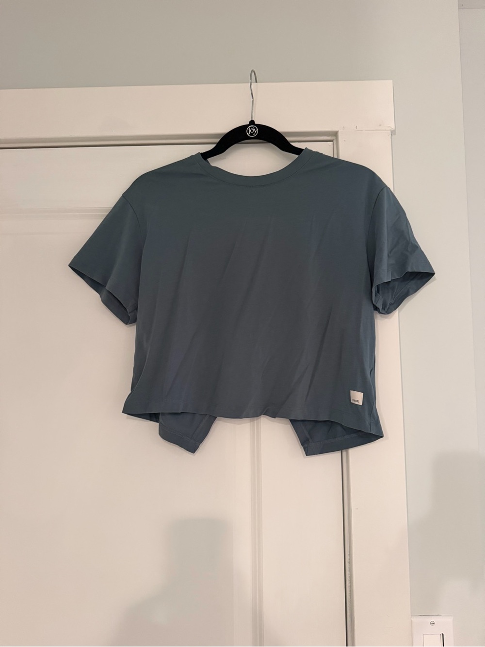 Cropped open back Vuori Crewneck Tee in Slate Blue - Women